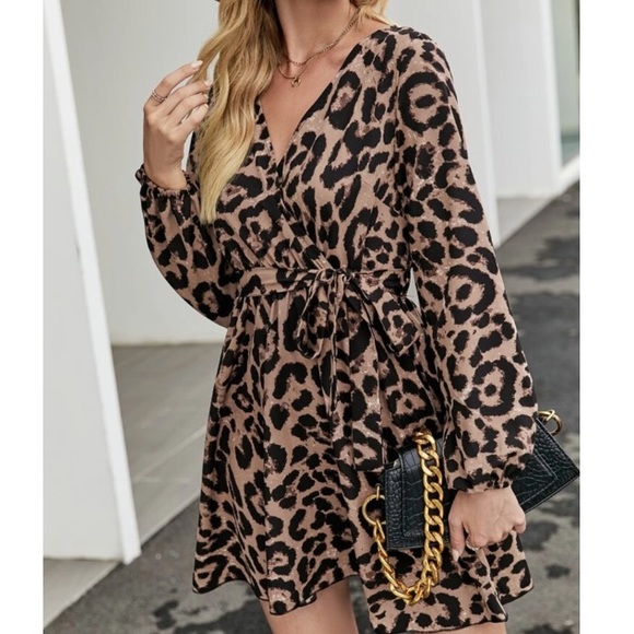 Leopard print lantern sleeve belted dress - Picture 4 of 6